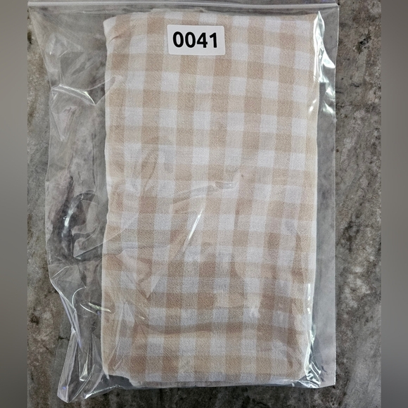 Liz Gingham Check, Linen Blend Women's Short Sleeve top in Beige and White - Picture 7 of 7